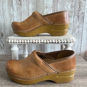Dansko Professional Honey Distressed Tan Clogs 36